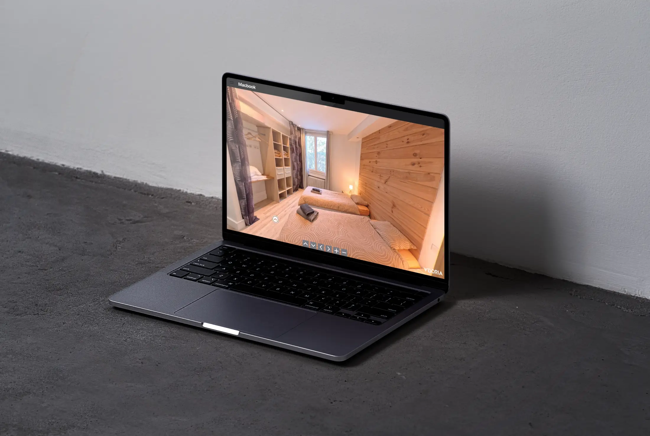 Visite virtuelle d’une chambre lambrissée affichée sur un ordinateur portable
